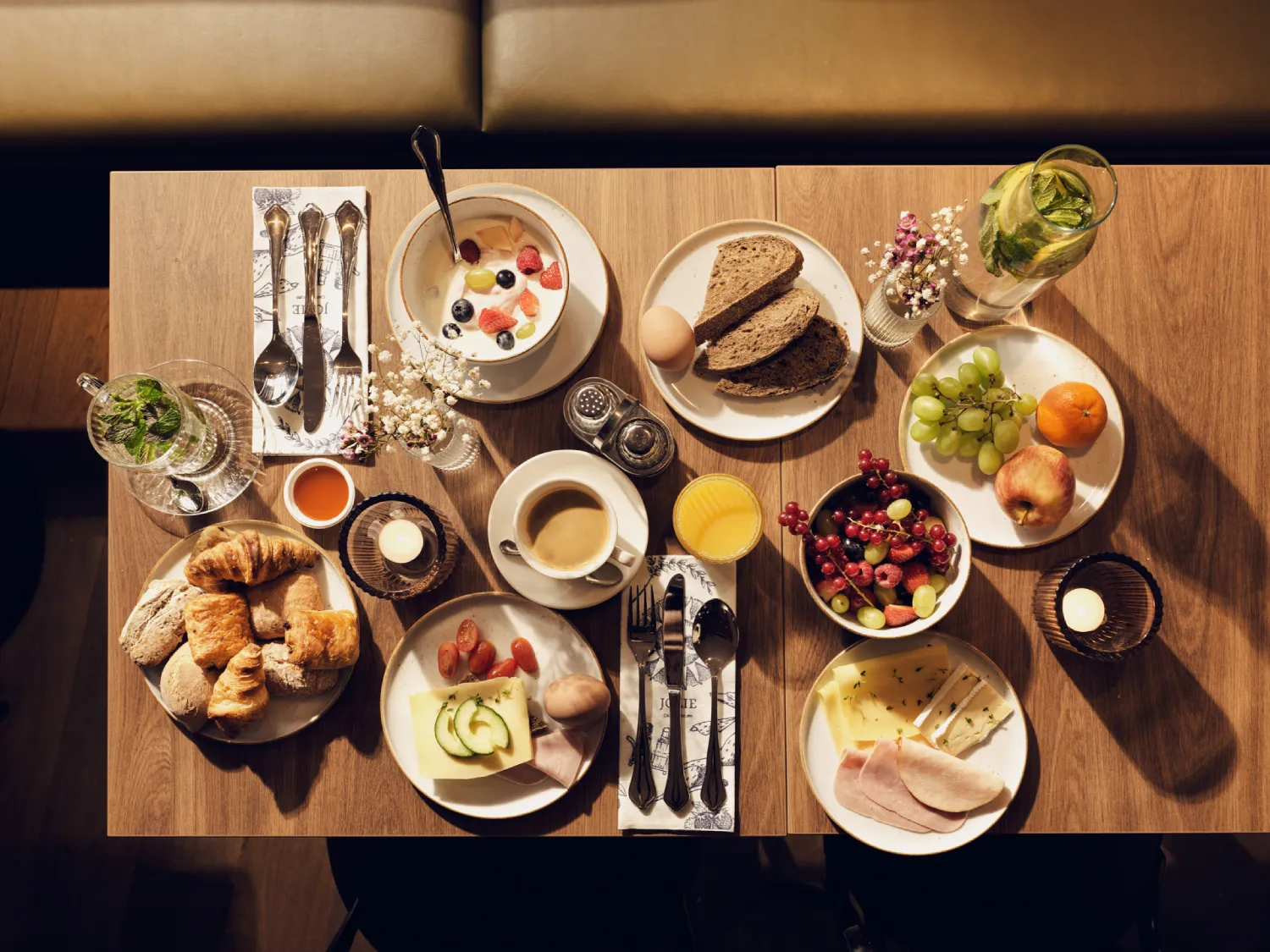 Townhouse hotel den haag Jolie Cafe Manger breakfast 2